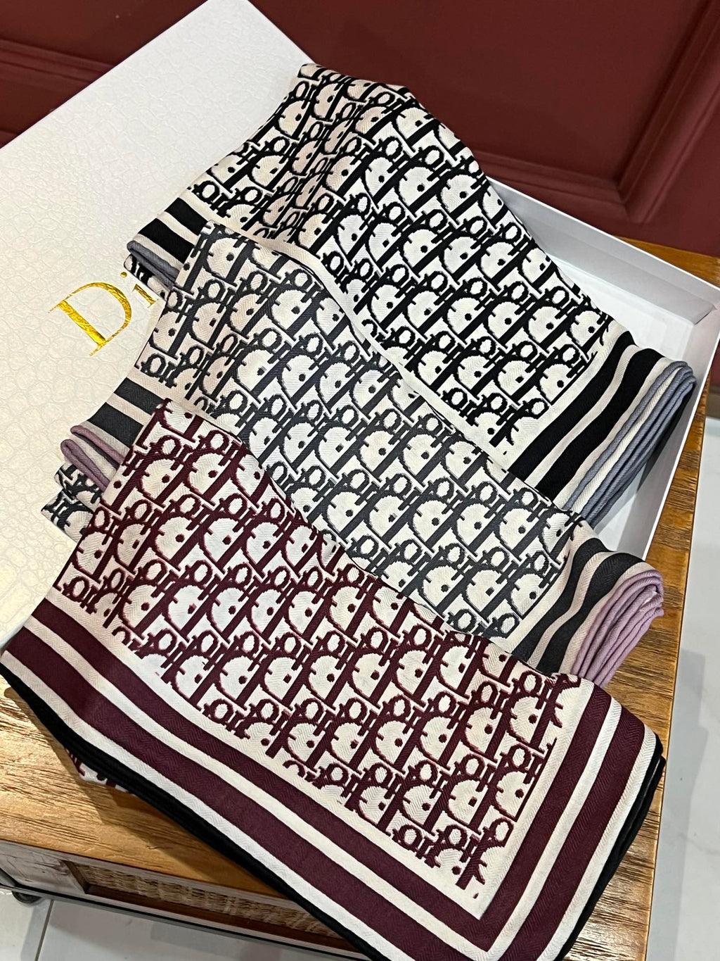 Double-Sided Cashmere Scarf