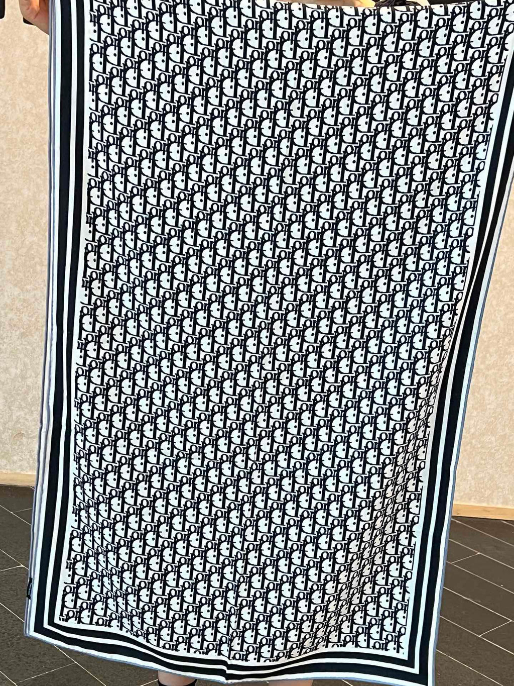 Double-Sided Cashmere Scarf