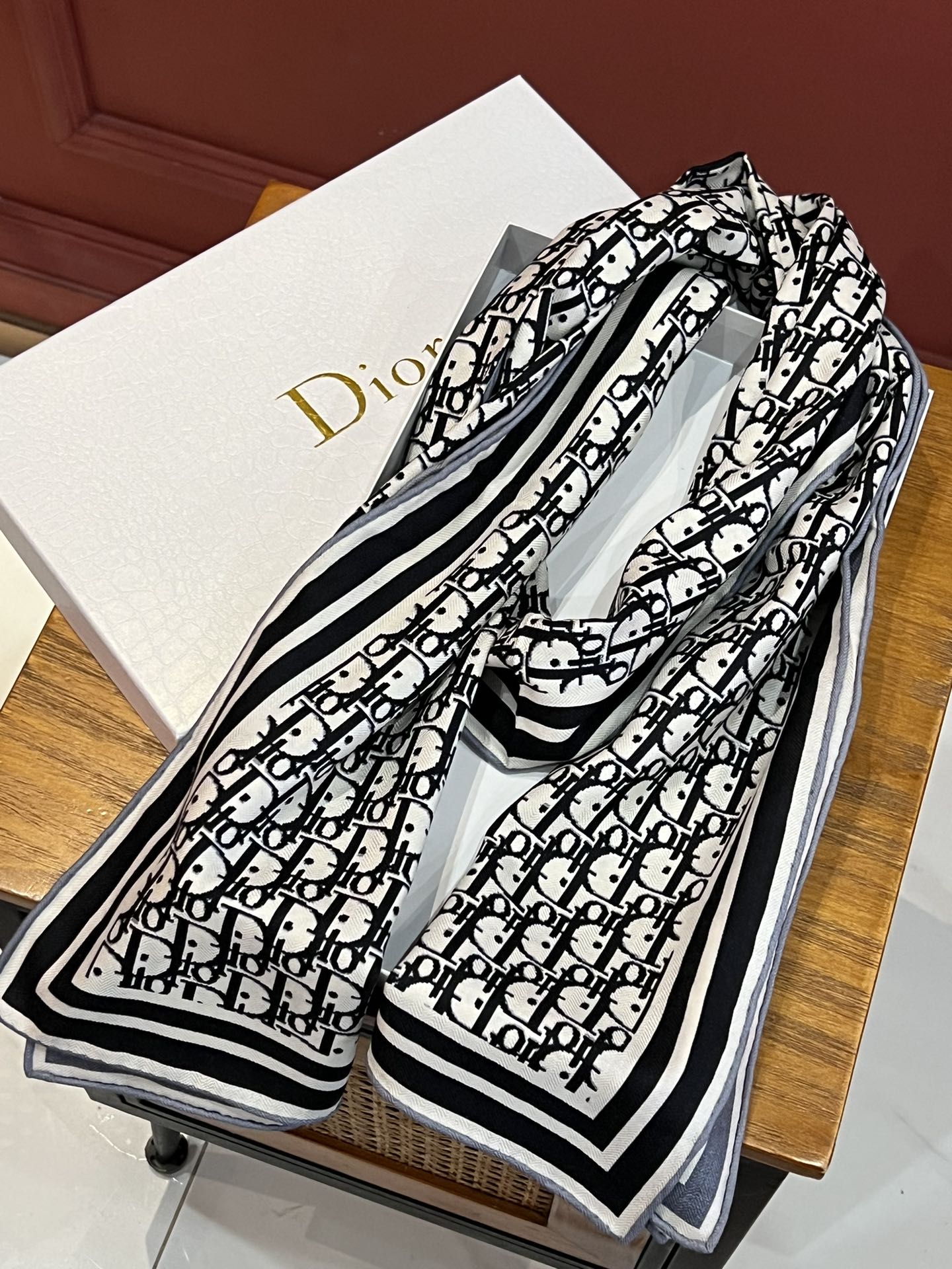 Double-Sided Cashmere Scarf