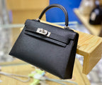 19 Chevre Black